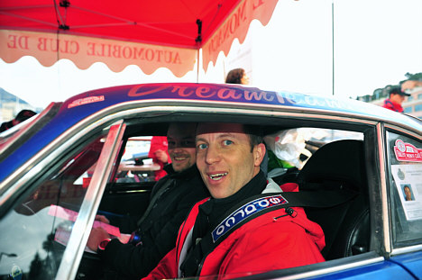 Peter Karlsen og Michael Munkholm Jensen, her ved målet i Monte-Carlo i 2009, er med for anden gang i deres Alpine Renault A 110 1600 S og har fine muligheder for at forbedre deres debutresultat.